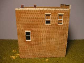 HO WALTHERS CORNERSTONE 3 STORY BUILDING SHOP BUILT UP WEATHERED KIT 