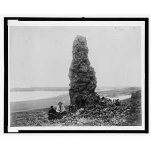  Natural Monument,Disco Island,Two Men,Rock Formation