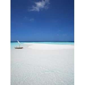  Dhoni and Sand Bank, Male Atoll, Maldives, Indian Ocean 