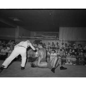   Wrestling match sponsored by American Legion, Sikeston, Missouri Home