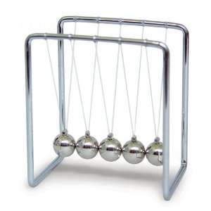  Newtons Cradle   2.75 inch Toys & Games