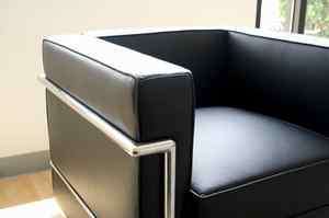   Corbusier LC 2 BLACK OR WHITE Pair leather club chairs eames Bauhaus