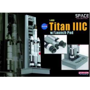    Dragon Models 1/400 Titan IIIC With Launch Pad Toys & Games