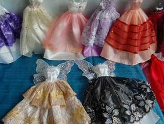   New 5 Barbie Dolls Clothes & 5 pair Shoes & 5 hangers W1507  