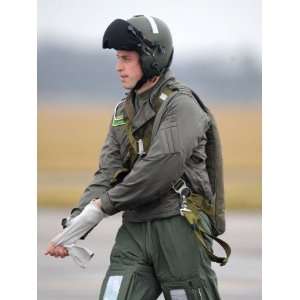  Prince William takes his first solo flight, lesson at RAF 