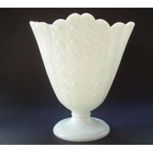   Fenton DAISY & BUTTON Milk Glass 9 Fan Vase 1959 MI