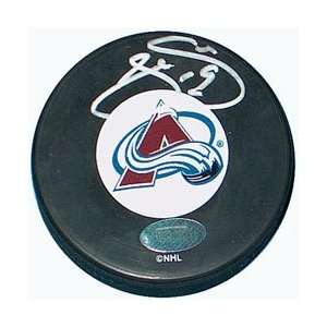  Joe Sakic Autographed Colorado Avalanche Hockey Puck 