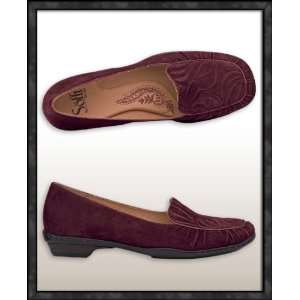  Sofft Heidi Embroidered Suede Wine 9N Slip On Shoe 