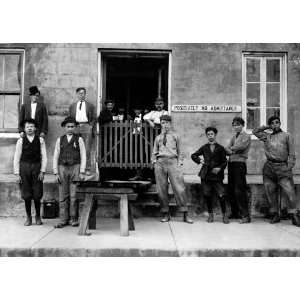  Respite at the Cob Pipe Factory, Washington, Mo., 1910 