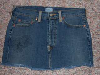 LEVIS Short/Mini Button Fly Denim Jean Skirt   Size 6  