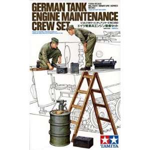   35 German Tank Engine Crew (Plastic Figure Model) Toys & Games