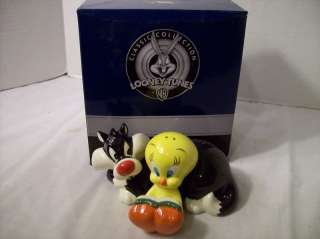 NEW   Tweety and Sylvester Salt/Pepper Shakers  