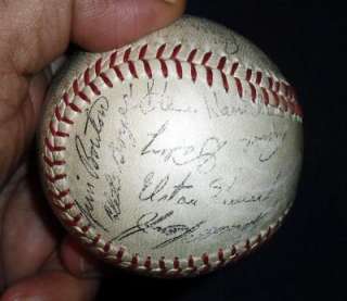 1963 AUGUST 10TH NY YANKEES TEAM SIGNED X26 BASEBALL MICKEY MANTLE 
