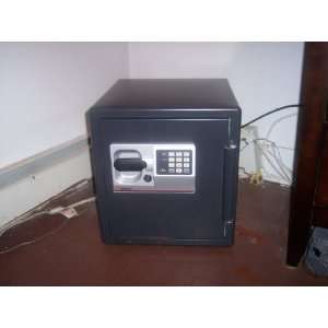  Sentry Key/Combination Safe 