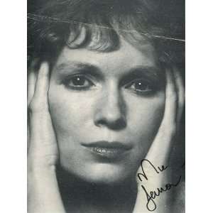  Mia Farrow Autographed Postcard   Sports Memorabilia 