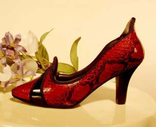 Shoe Shaped Ring Jewelry Holder Display Stand Snakeskin Print Red 