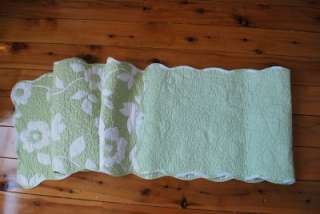  and adorable Very pretty lightly cotton quilted table runner 