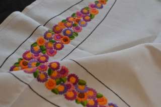 VINTAGE HAND EMBROIDERED IRISH LINEN TABLECLOTH 50X50in  